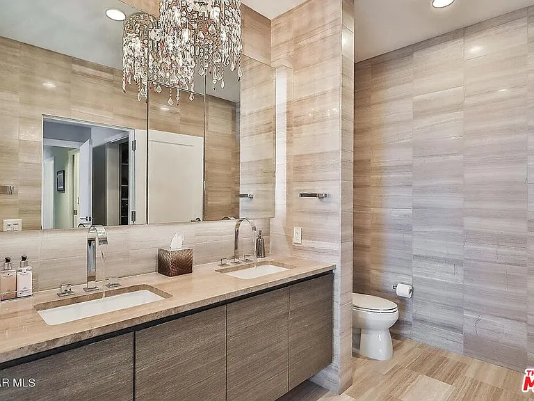 900 W Olympic Blvd #34D — Photo 5