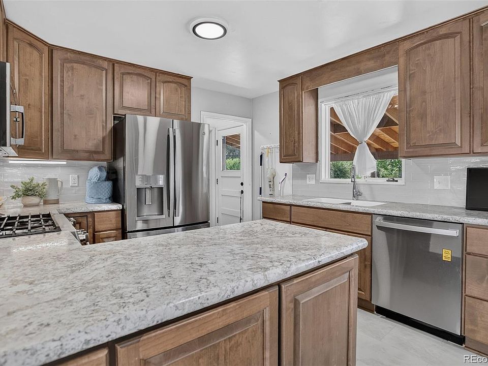 1st image of 2940 W Saratoga Avenue