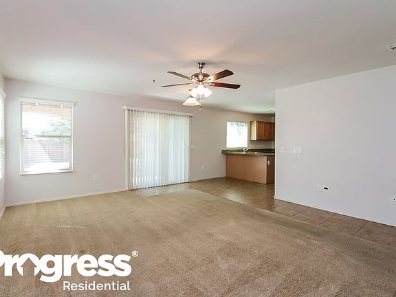 3rd image of 925 W Calle Arroyo Norte