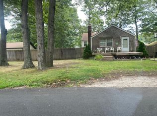 15 Washington Ave, Mastic, NY 11950