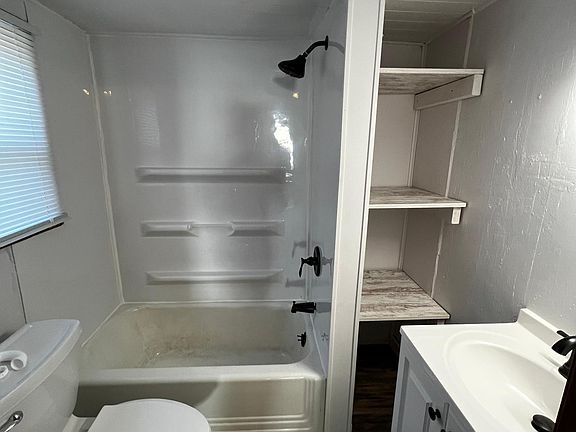 5th image of 301 19th Ave N #1