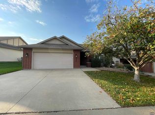 5825 SW Sterling Ln, Topeka, KS 66604