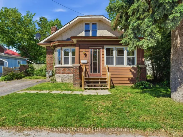 8 B Dunbar St, Belleville, ON K8P 3R5