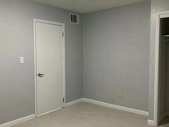 4th image of 291 Midland Ave Floor 1