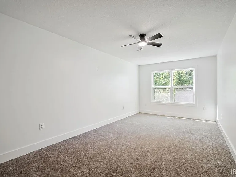 205 W King St — Photo 4