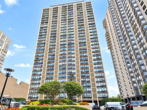 5733 N Sheridan Rd APT 18A, Chicago, IL 60660