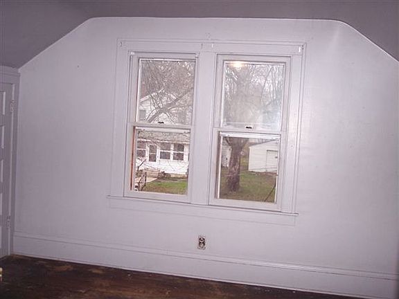 127 E MANSION BR 1