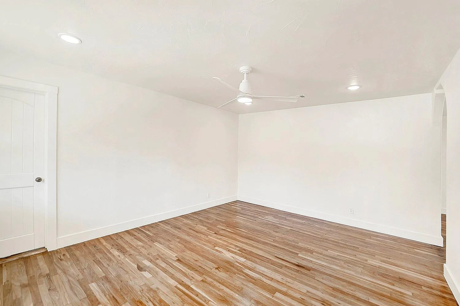 2 bed, 2.0 bath, 1269 sqft, $1,900 — Photo 3