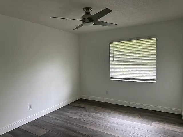 1405 Stewart Blvd — Photo 16