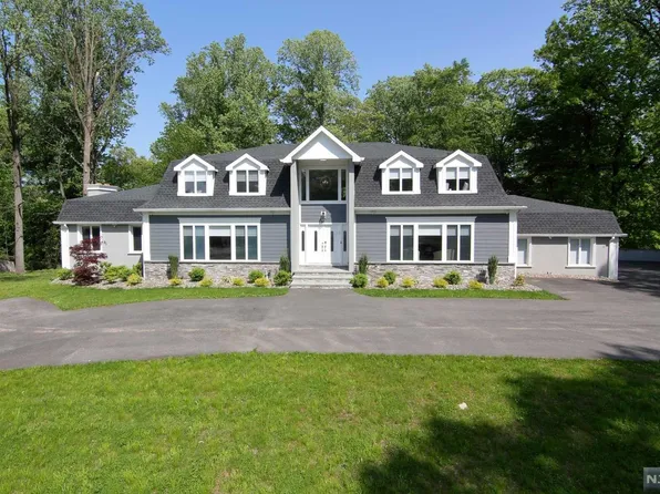 29 Gorga Pl, Washington Township, NJ 07676