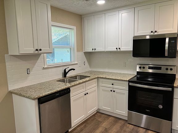 3rd image of 184 Hall Dr S