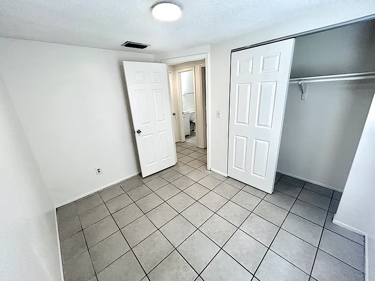 5725 9th Street Cir E #5725 — Photo 12