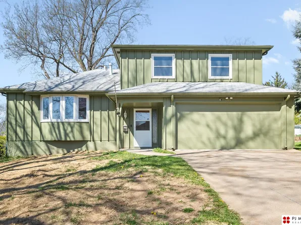 1704 Randall Dr, Bellevue, NE 68005