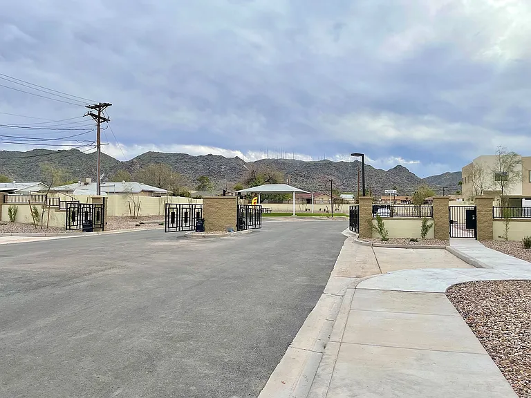Stone View on Dobbins — Photo 61