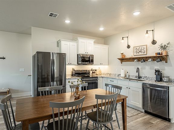 2nd image of 125 Kyle Ln