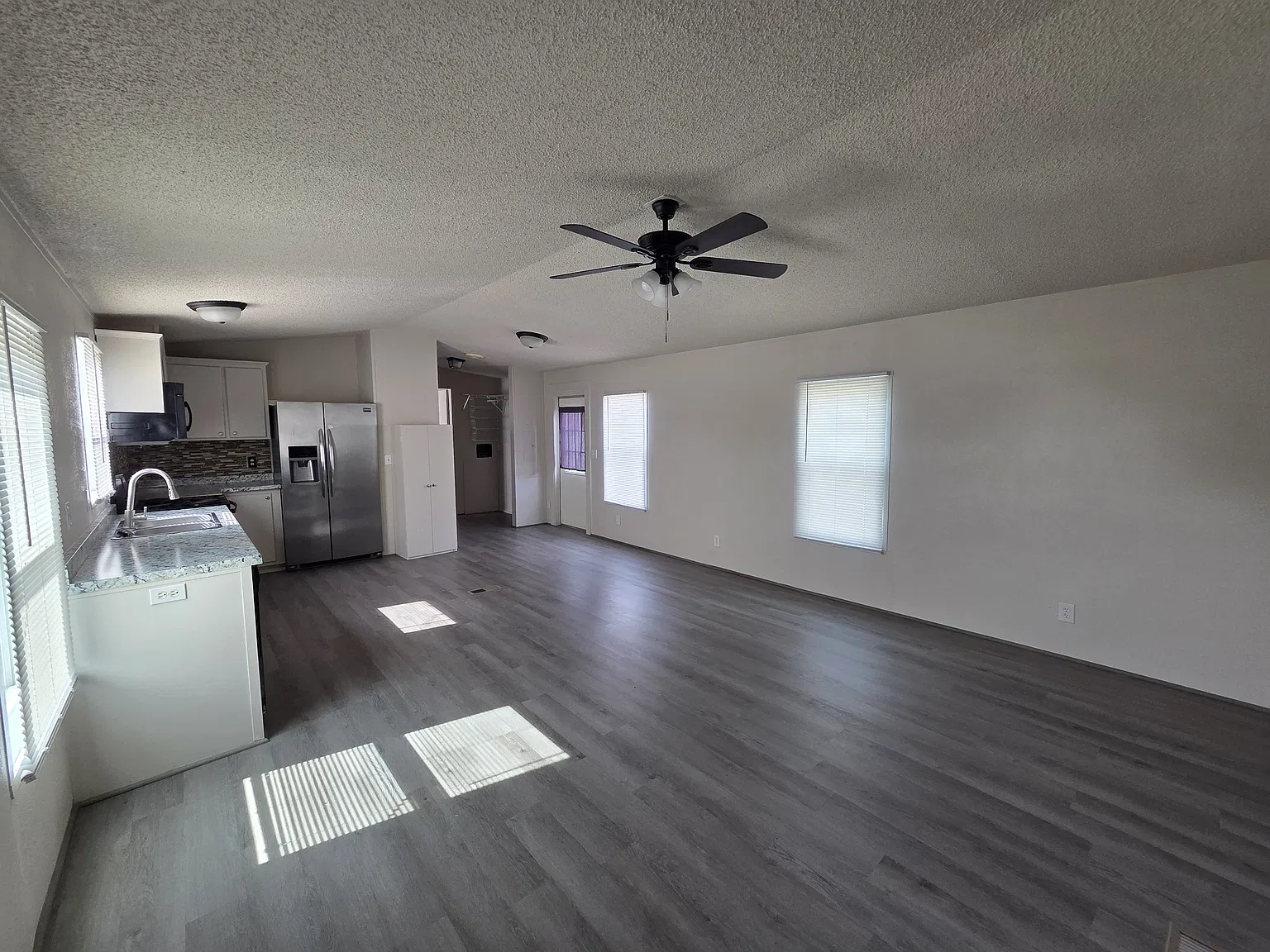 2 bed, 800 sqft, $1,255 — Photo 3