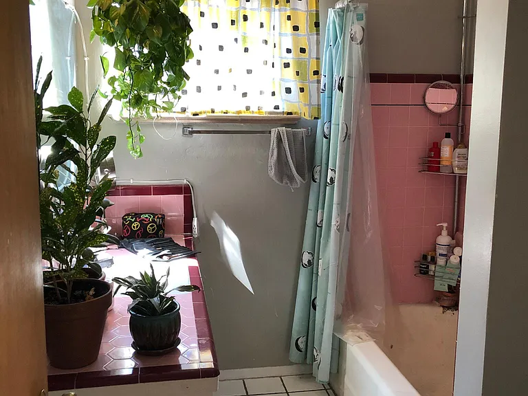208 Amherst Dr NE — Photo 7
