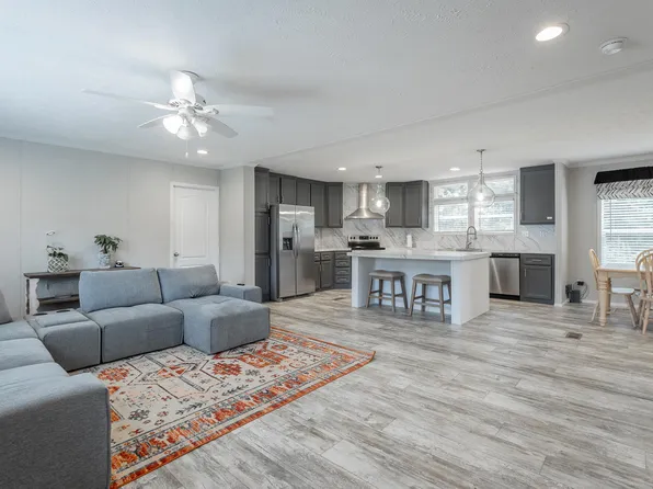 86 Agnes Ln, Pikeville, TN 37367