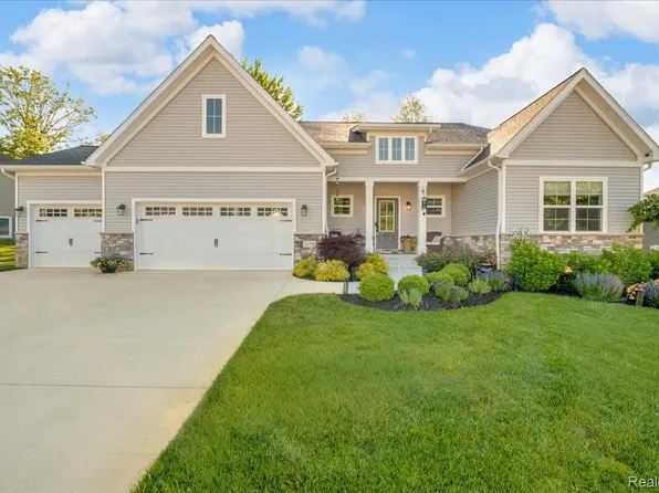 1179 Timberleaf Dr, Brighton, MI 48114