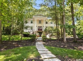 26 Round Tree Dr, Melville, NY 11747