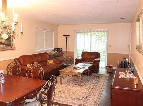 4th image of 266 S Villas Ct #A&b