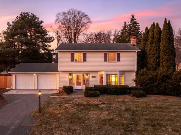 2734 Riviera Dr N, White Bear Lake, MN 55110