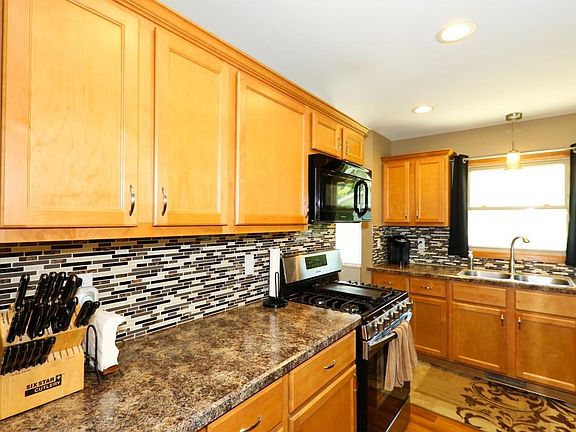 4th image of 612 Hillcrest Ave