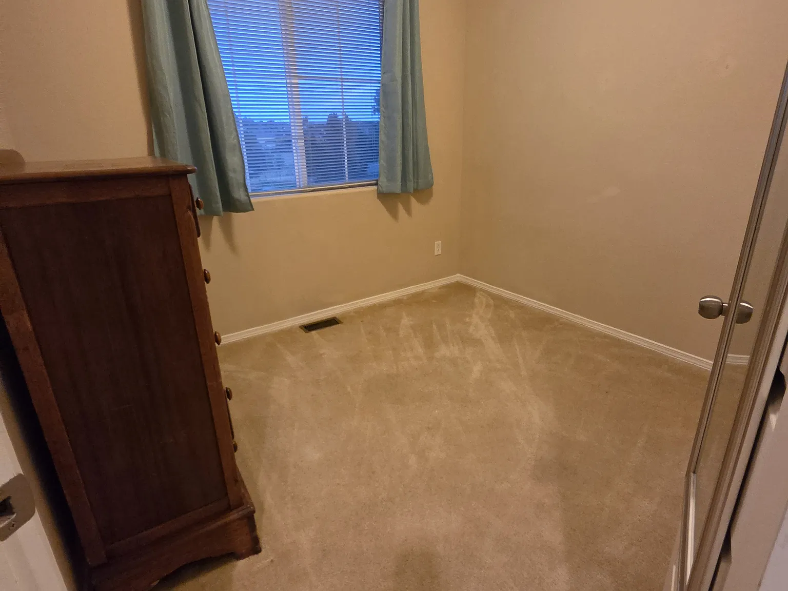2 bed, 1376 sqft, $800 — Photo 3
