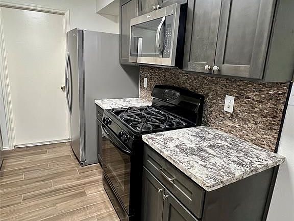 3rd image of 11834 Welshpool Glen Dr