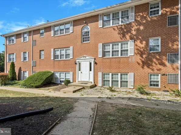 818 South Ave APT L8, Clifton Heights, PA 19018