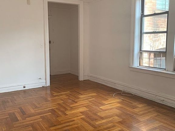 2nd image of 3036 34th St APT 5E