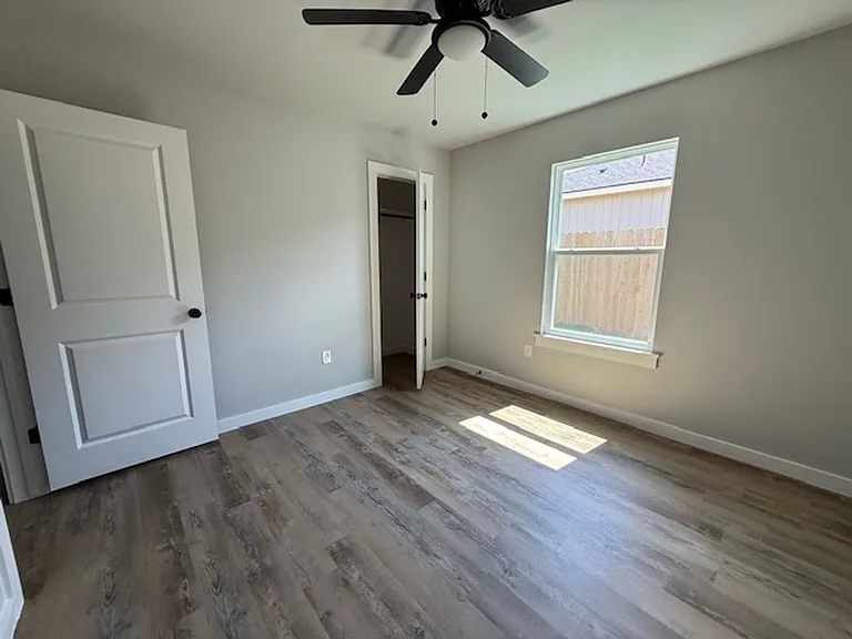 954 Minda St — Photo 13