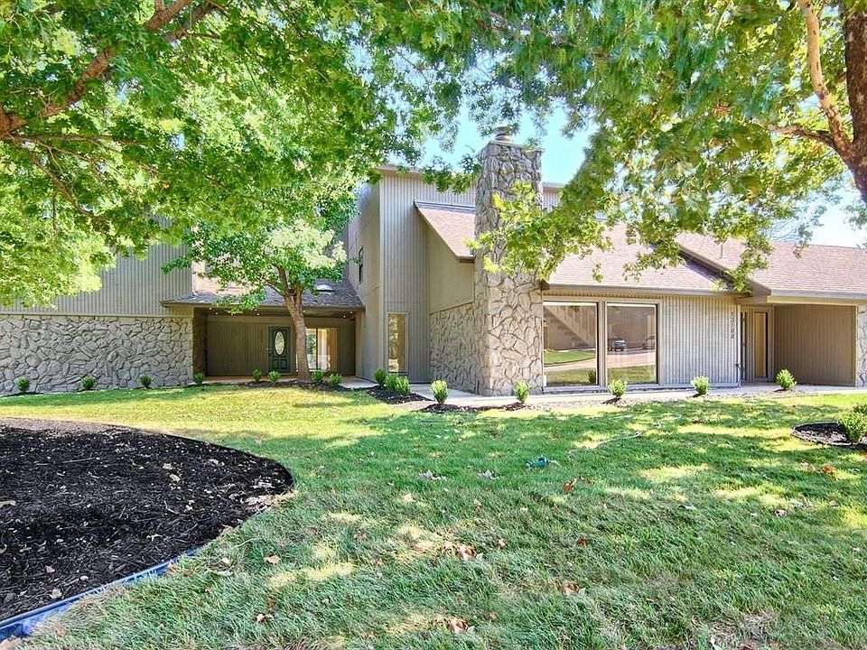 1st image of 4048 Thunderbird Dr