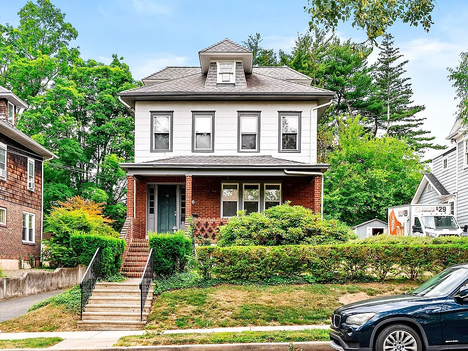 96 Linden Ln
