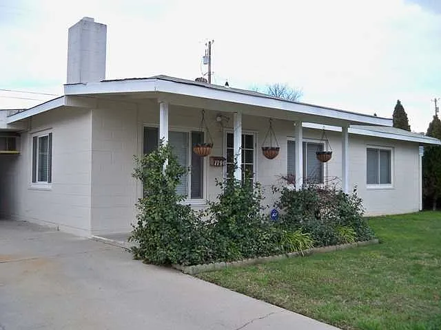1196 Clark Ave photo 1