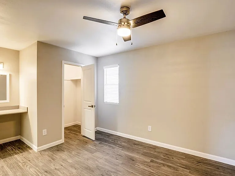 Escondido Apartments — Photo 30