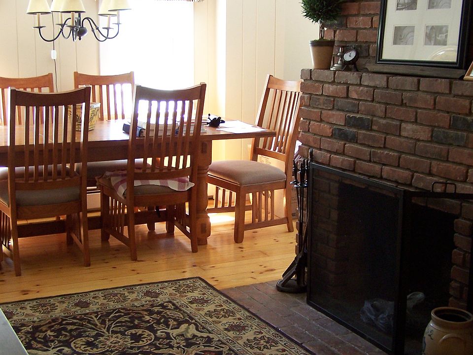 Fireplace/Dining