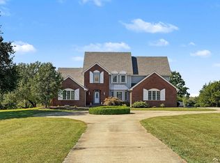 1071 E 1400th Rd, Lawrence, KS 66046