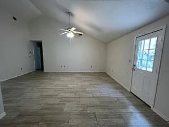3 bed, 1400 sqft, $2,200 — Photo 2