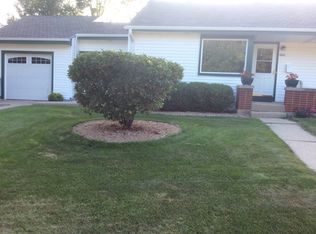 8867 Ravenswood Cir, Wauwatosa, WI 53226