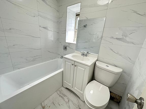 4th image of 36 Duncan Ave #57B