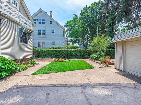 5th image of 1630 Wyandotte Ave
