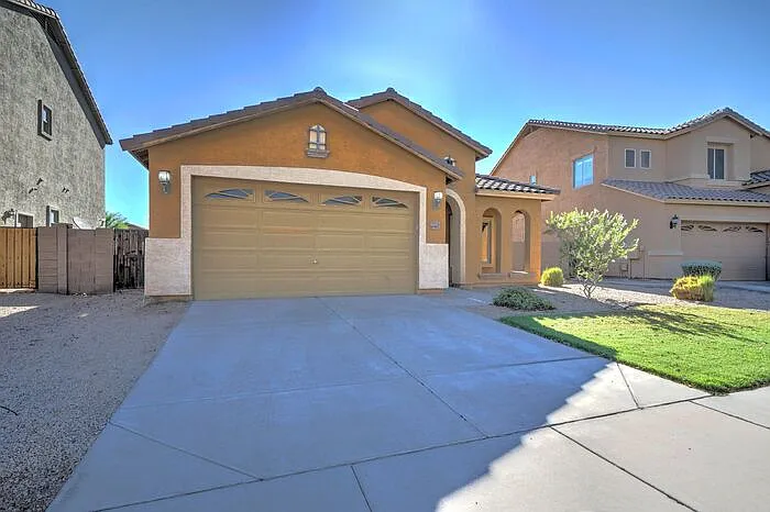 4 bed, 2.0 bath, 1654 sqft, $2,050 — Photo 3