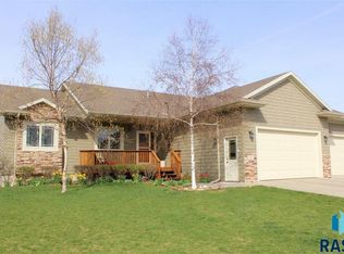 615 S Emmett Trl, Harrisburg, SD 57032