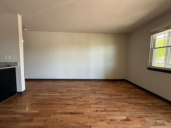 5th image of 517 Veritas St APT 9