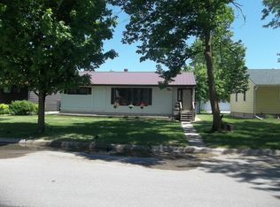216 Maple Ave S, Thief River Falls, MN 56701