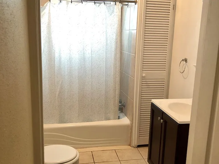2528-30 Palmer Ave #2528 — Photo 8