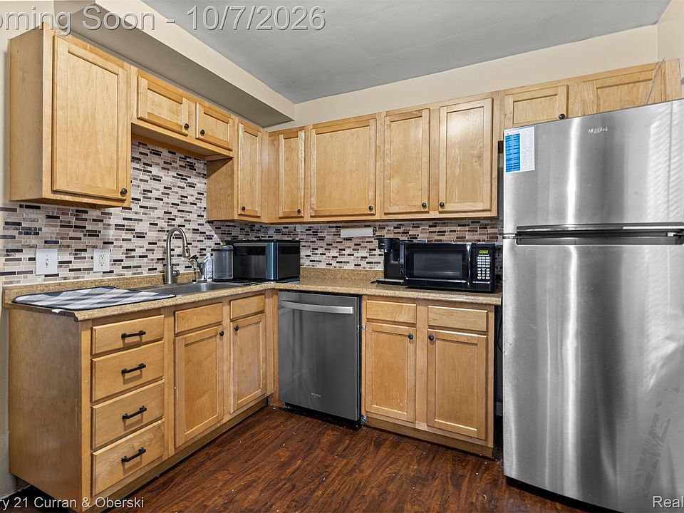 26016 Pennie St, photo 13