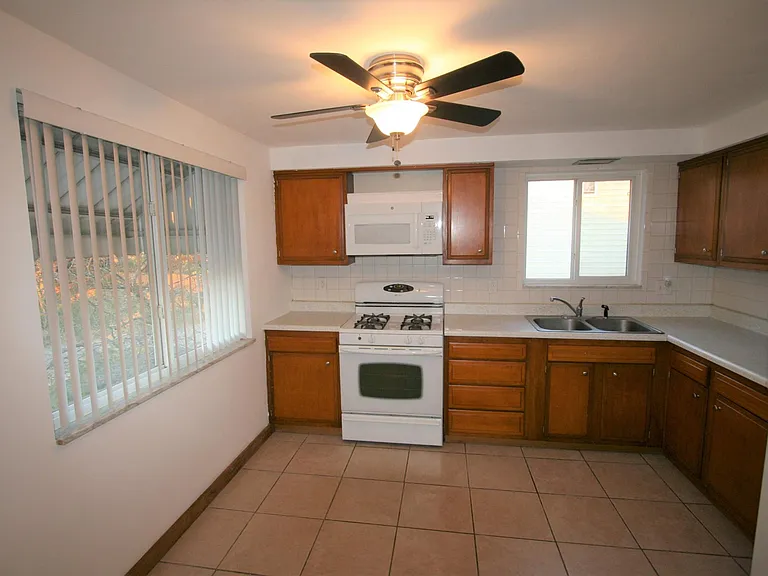 211 W Cherryhill St #2 — Photo 13