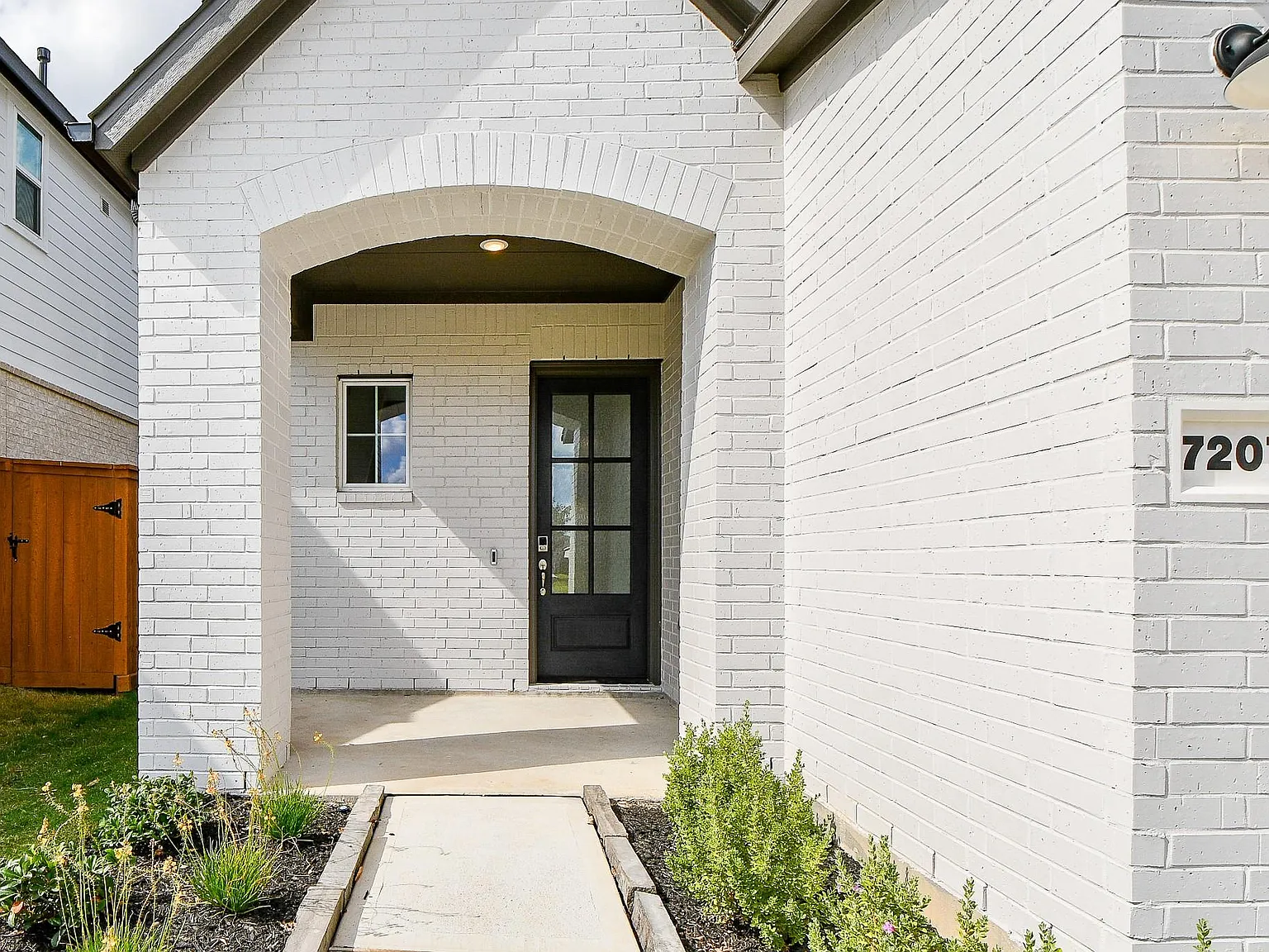 3 bed, 2.5 bath, 2015 sqft, $2,600 — Photo 2